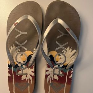 Gently used Roxy flip flops
